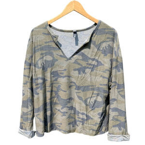 Alys camo long sleeve shirt boxy fit shirt Y2K camp women size L rolled sleeve